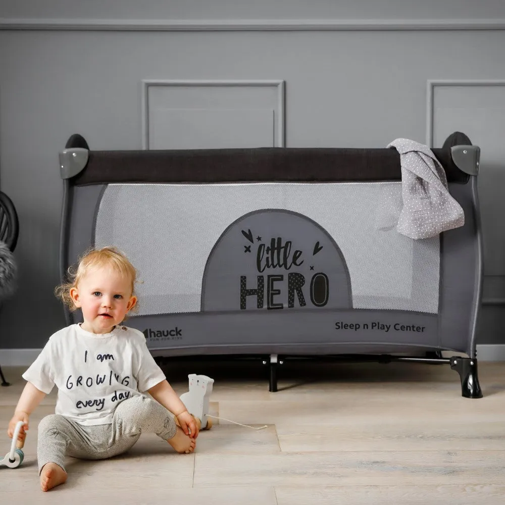 Hauck Sleep'n Play Center / Little Hero