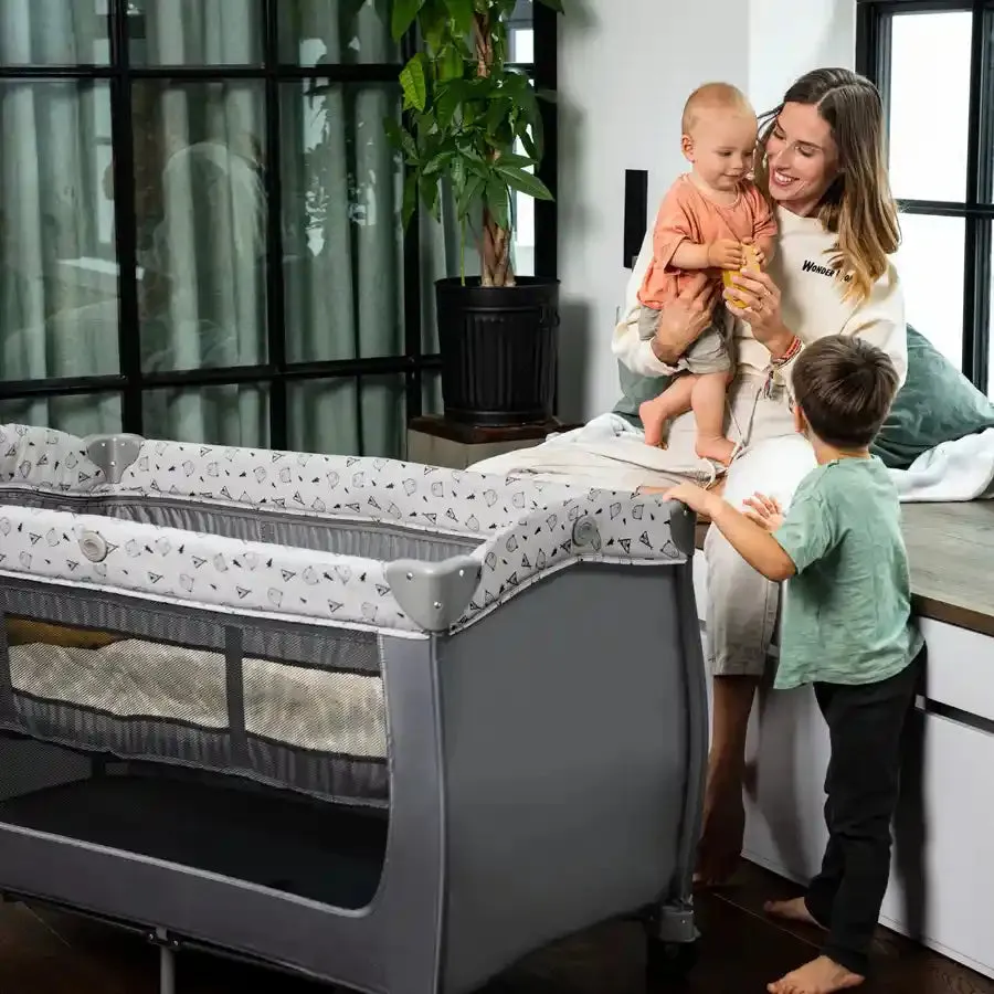 Hauck Sleep'n Play Center Travel Bed (Nordic Grey)